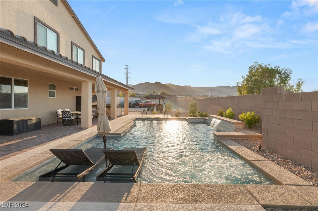 10374 Grapevine Hill Avenue