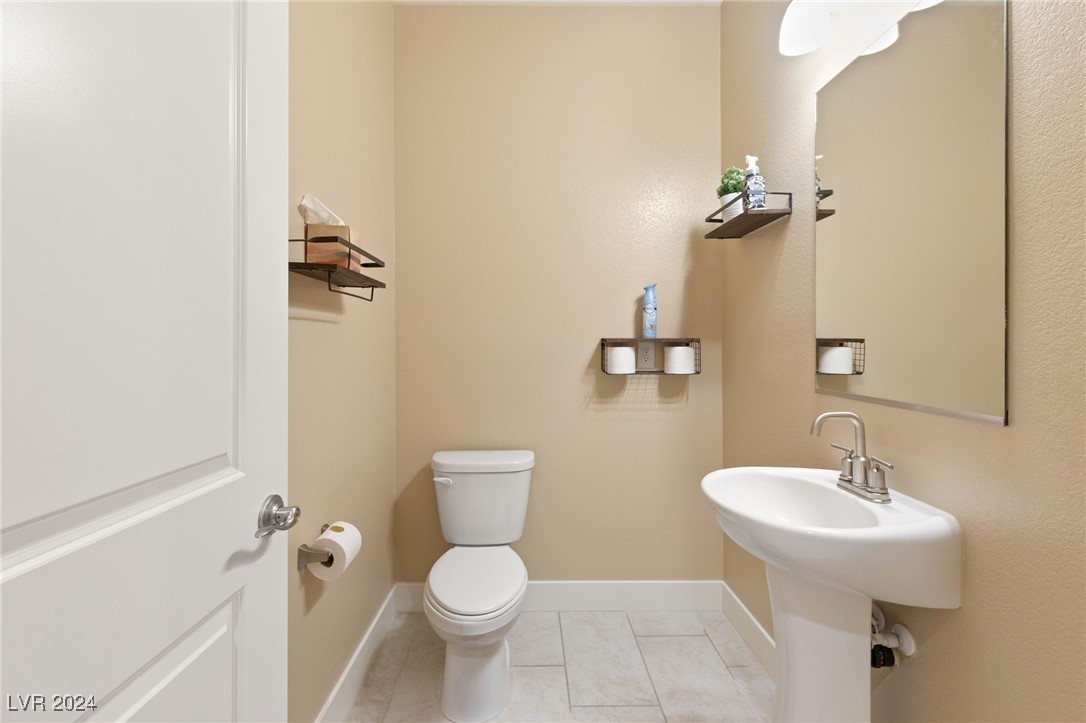 10374 Grapevine Hill Avenue