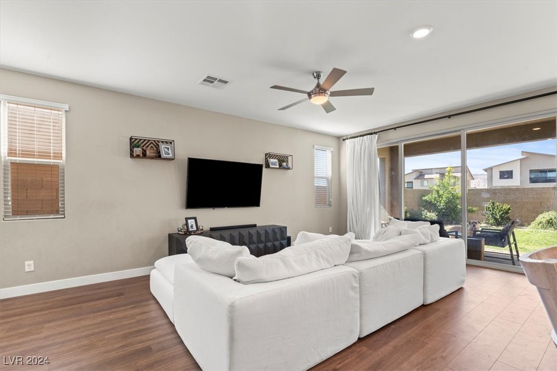 737 Foreign Reef Way