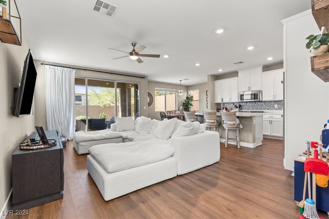 737 Foreign Reef Way