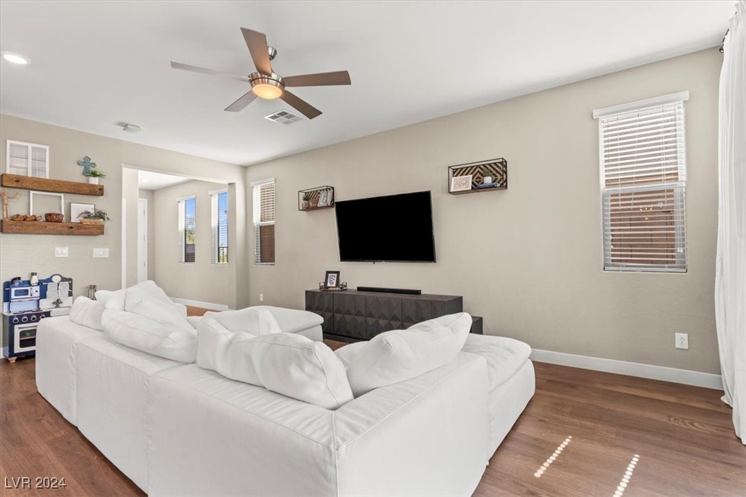 737 Foreign Reef Way