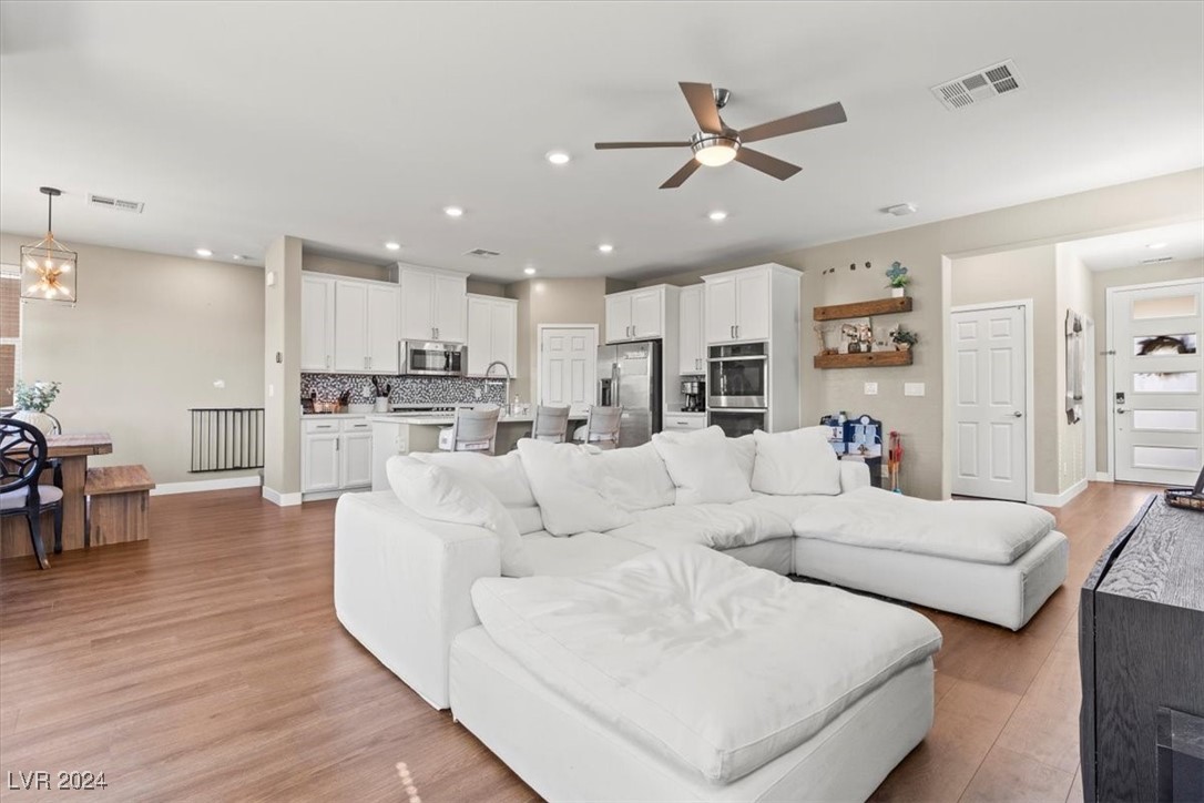 737 Foreign Reef Way