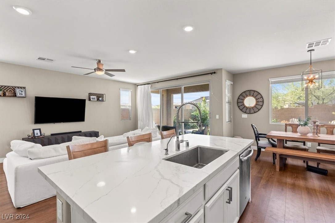 737 Foreign Reef Way