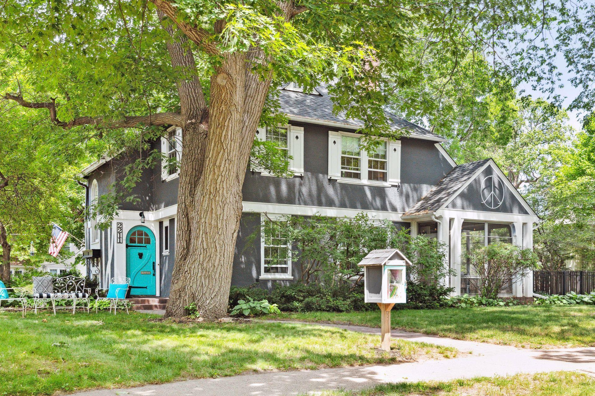 2211 Saint Clair Avenue