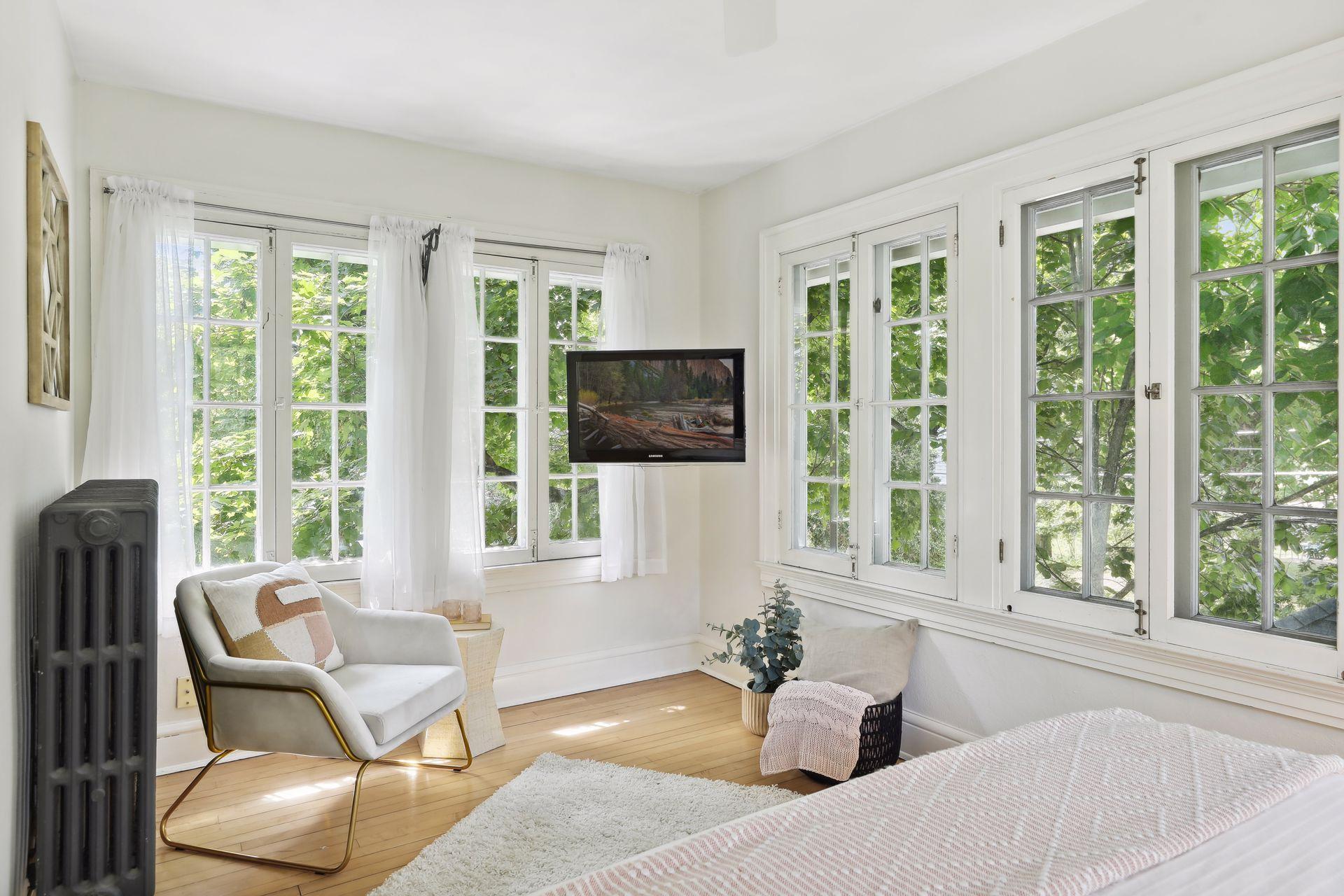 2211 Saint Clair Avenue