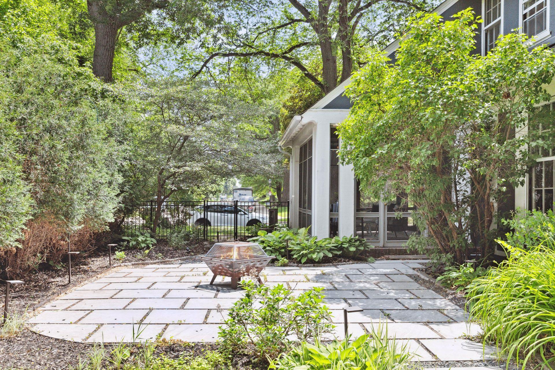 2211 Saint Clair Avenue