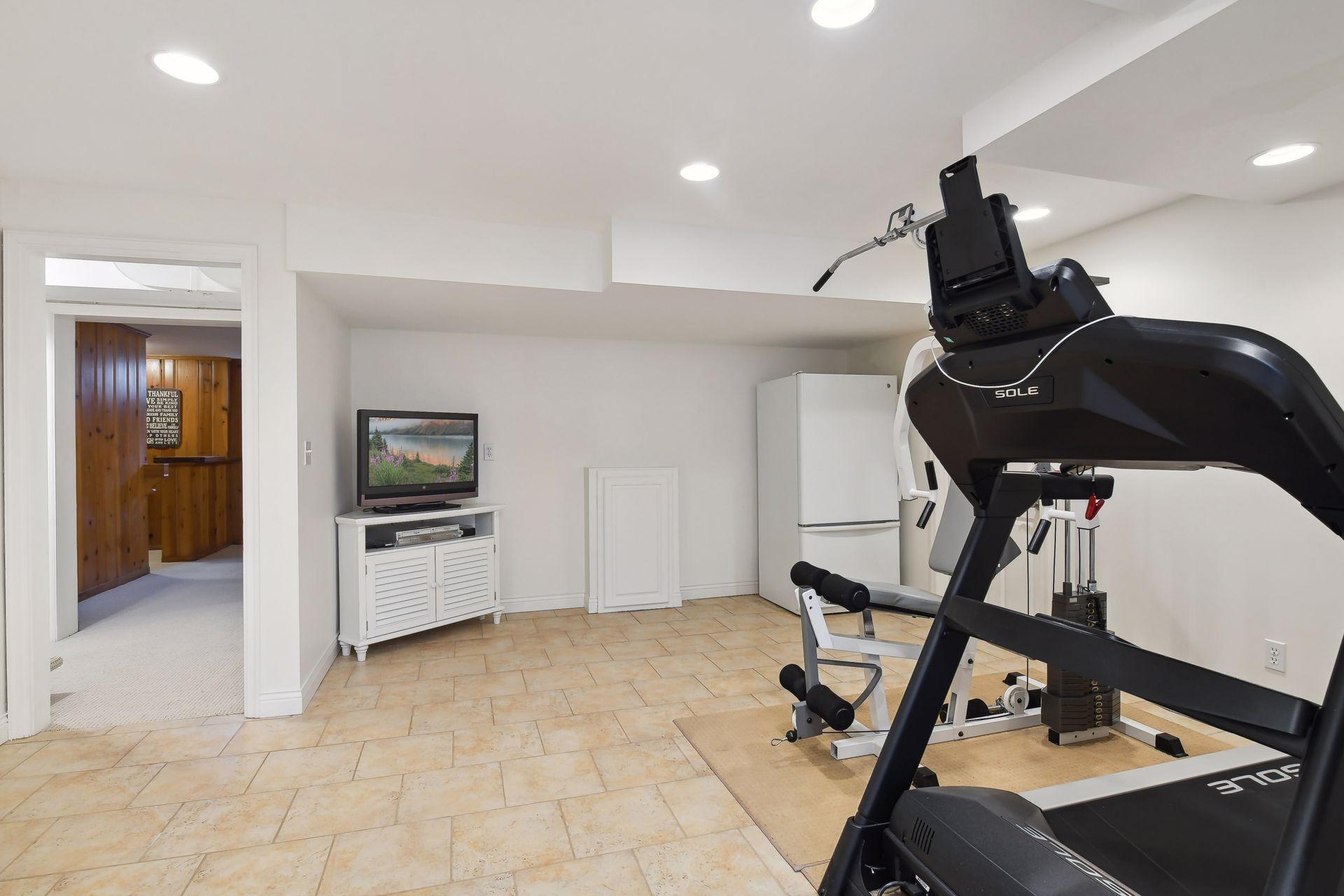 4921 Sunnyslope Road W