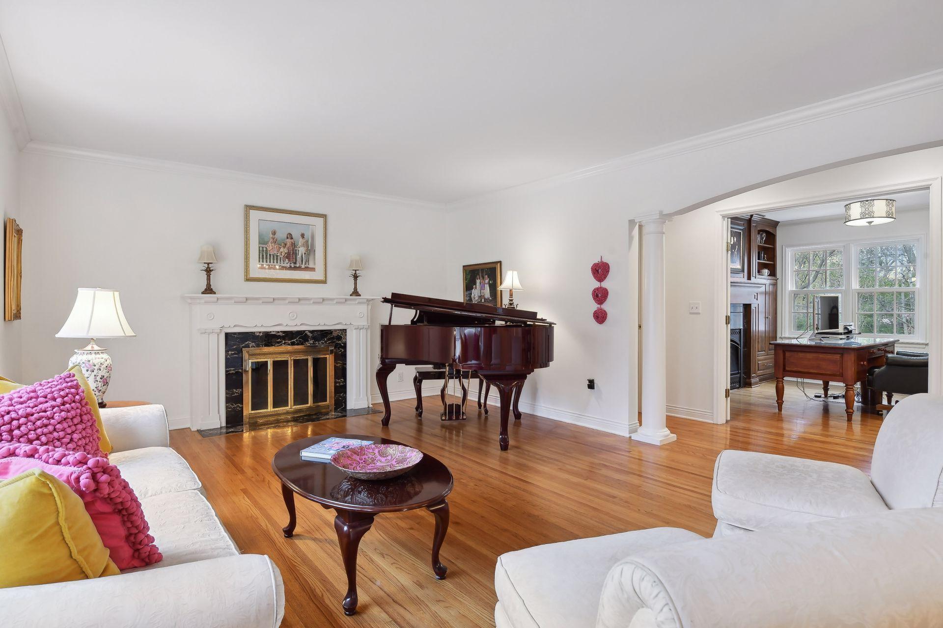 4921 Sunnyslope Road W