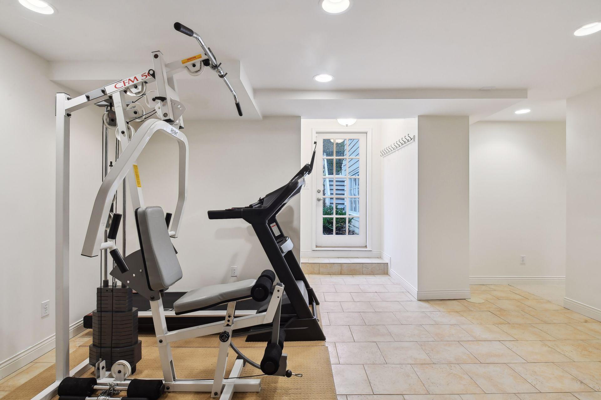 4921 Sunnyslope Road W