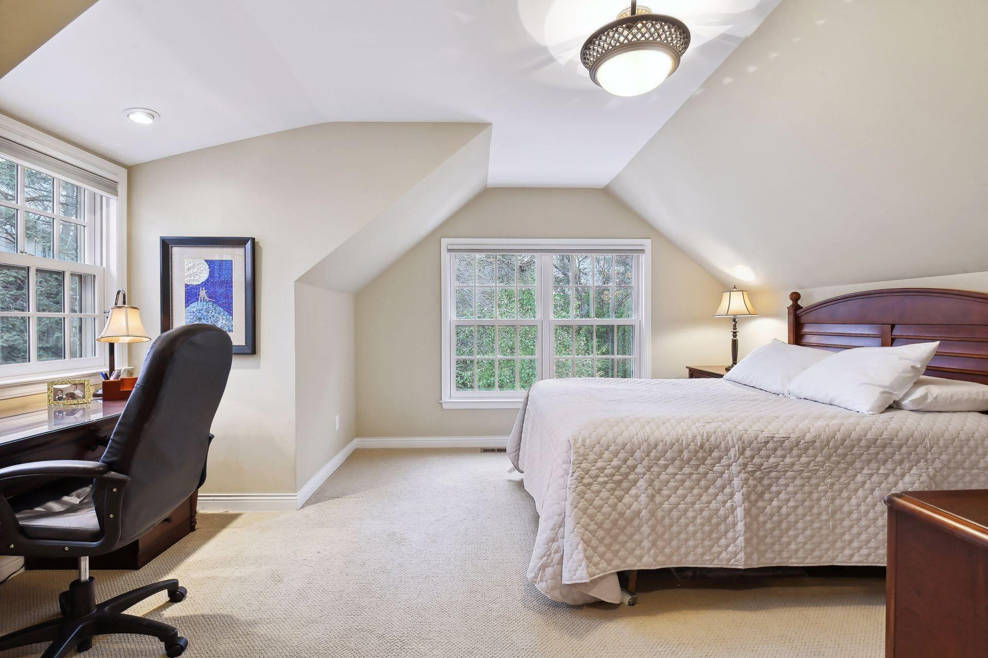 4921 Sunnyslope Road W