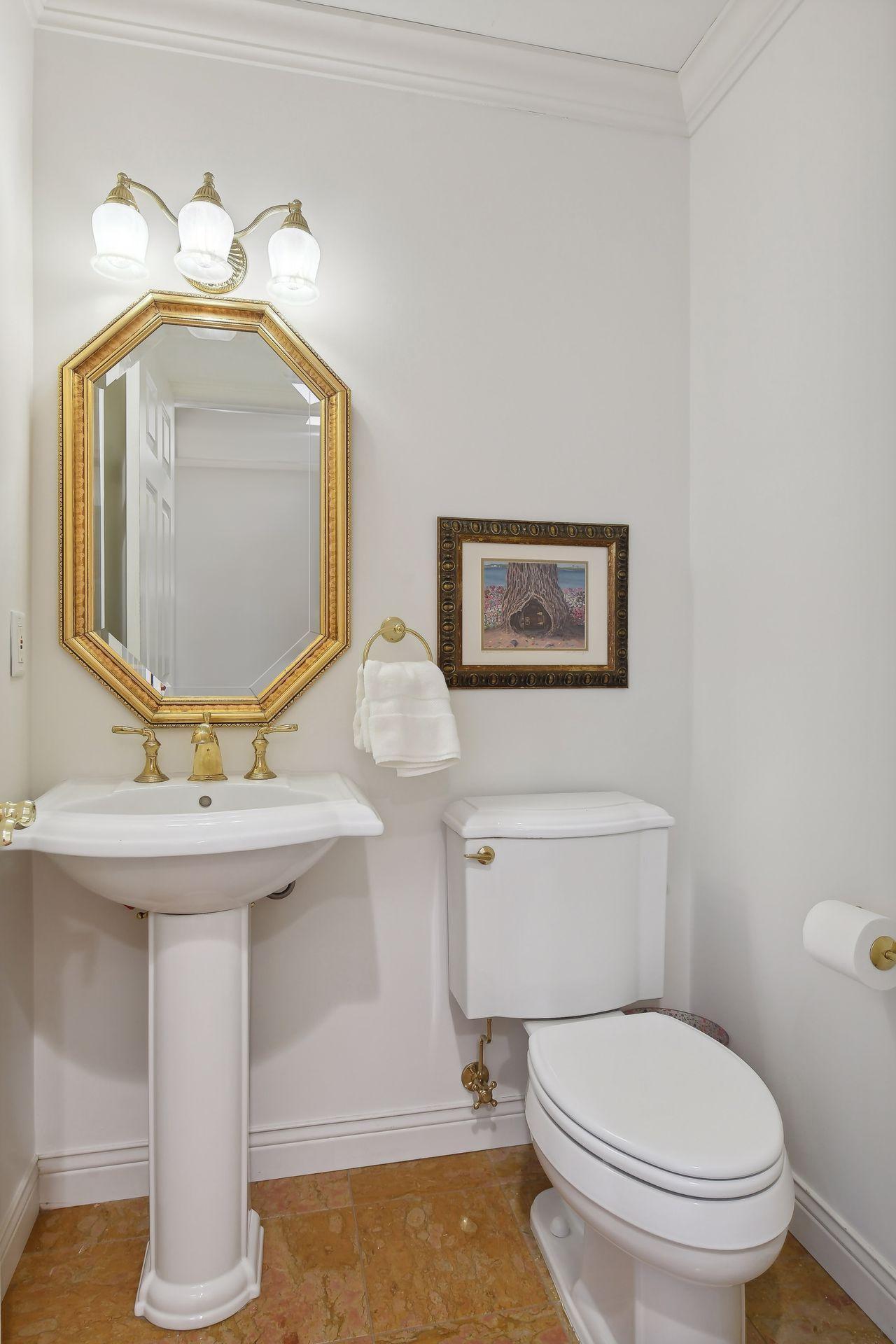 4921 Sunnyslope Road W