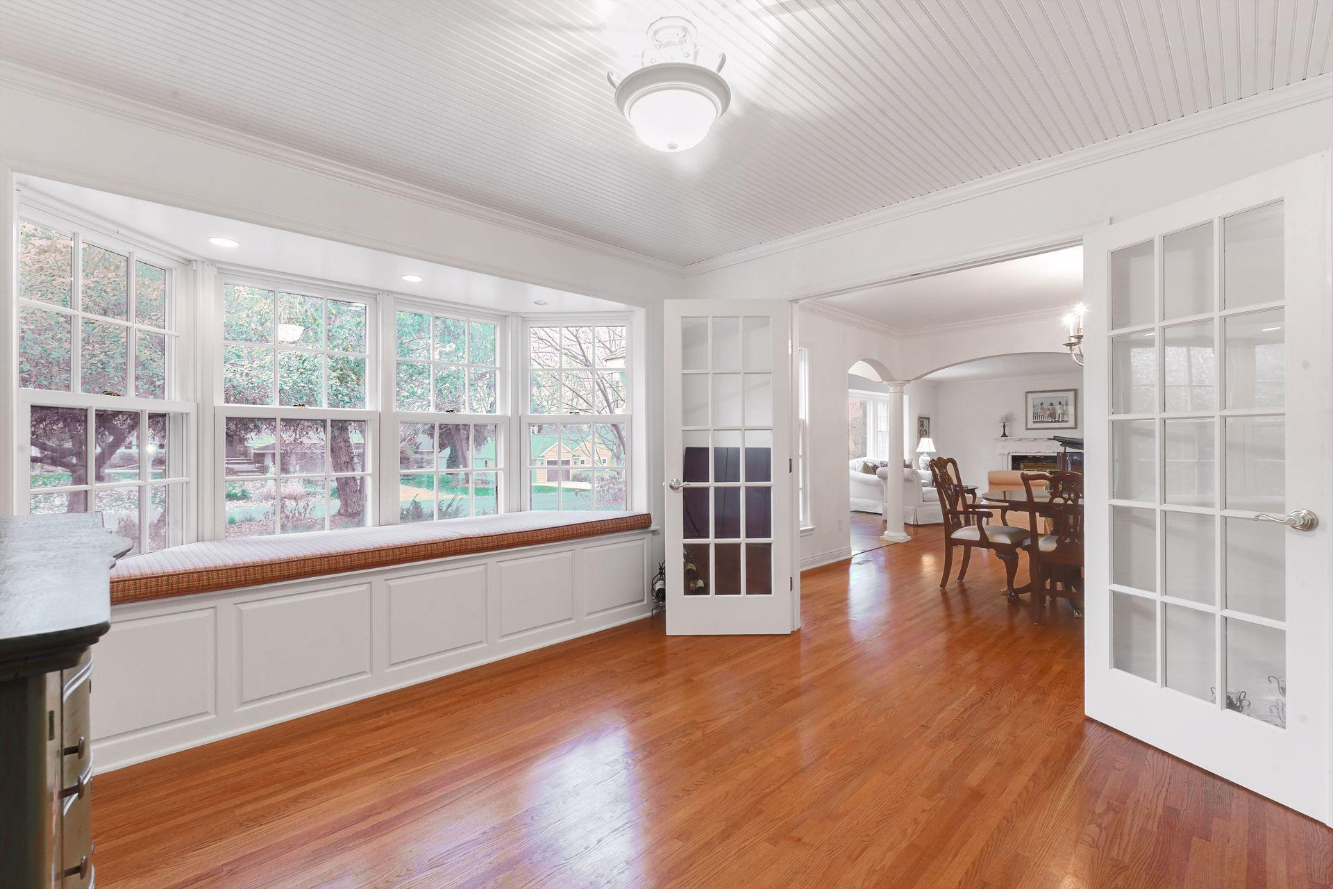 4921 Sunnyslope Road W