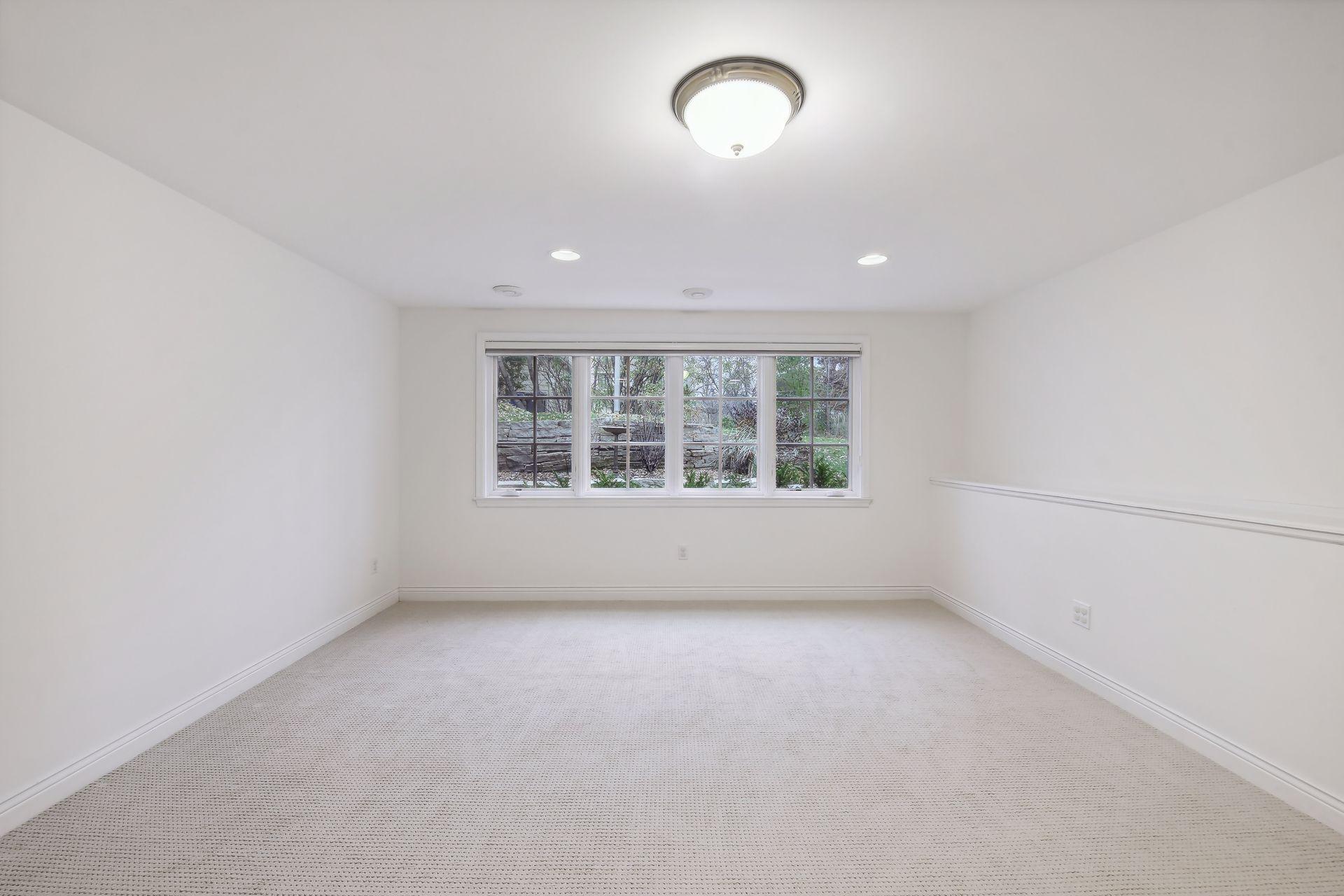 4921 Sunnyslope Road W