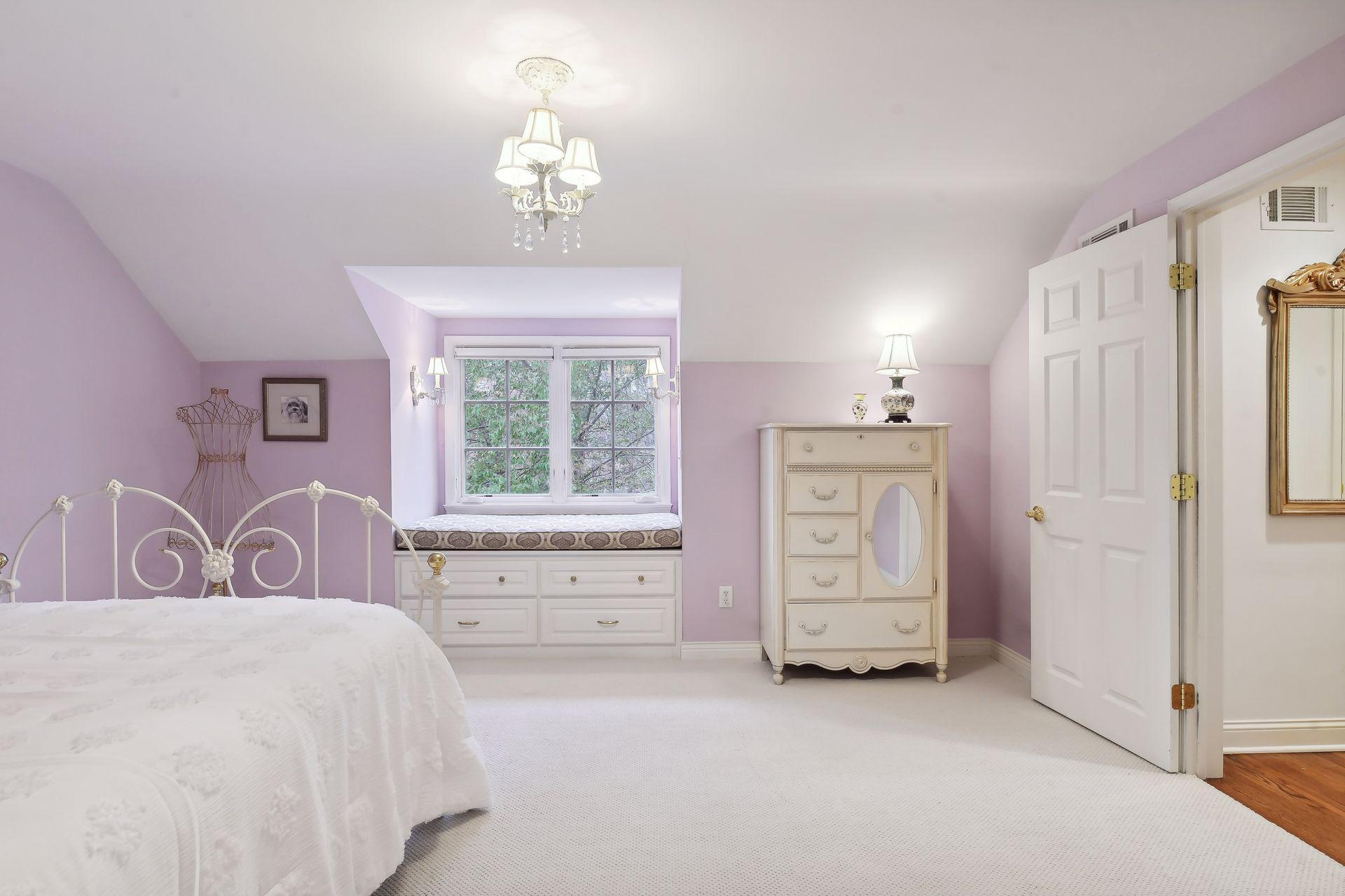 4921 Sunnyslope Road W