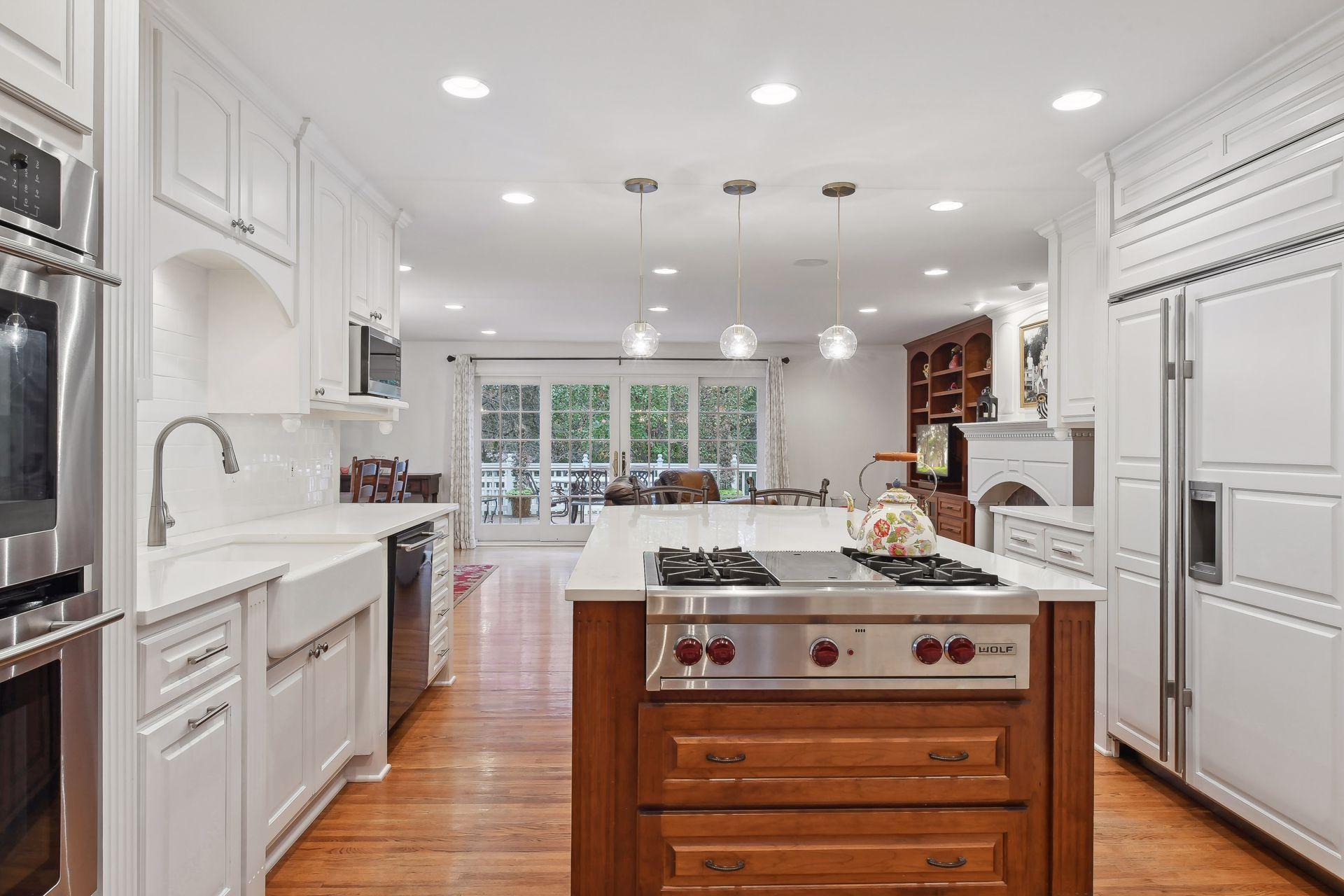 4921 Sunnyslope Road W