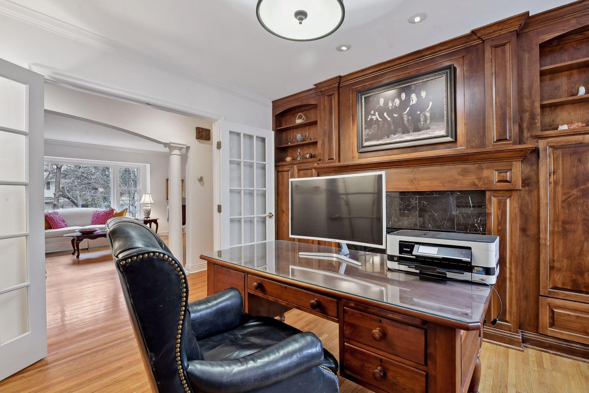 4921 Sunnyslope Road W