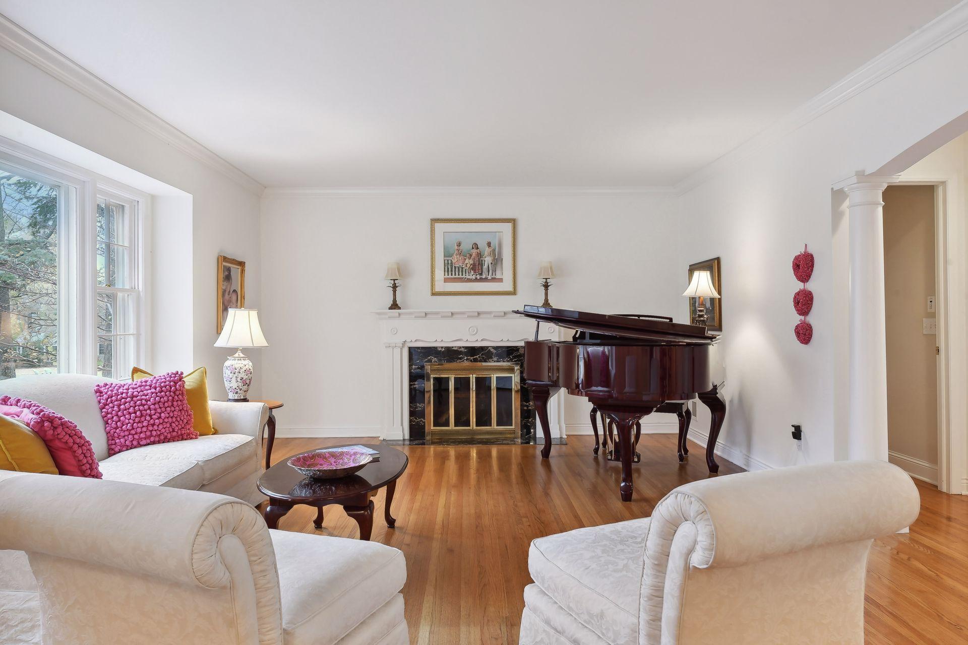 4921 Sunnyslope Road W