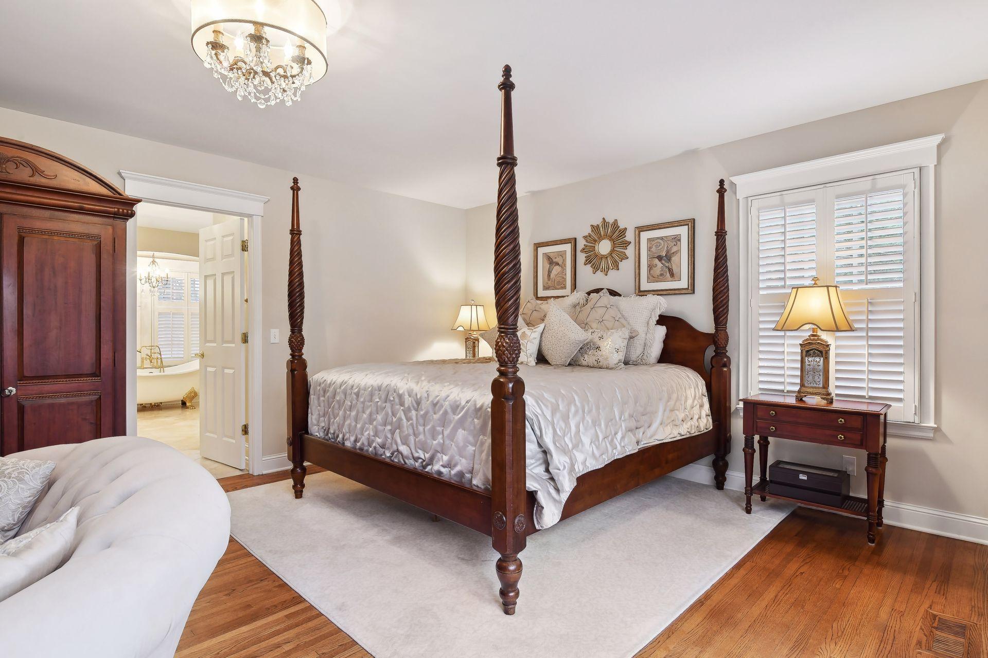 4921 Sunnyslope Road W