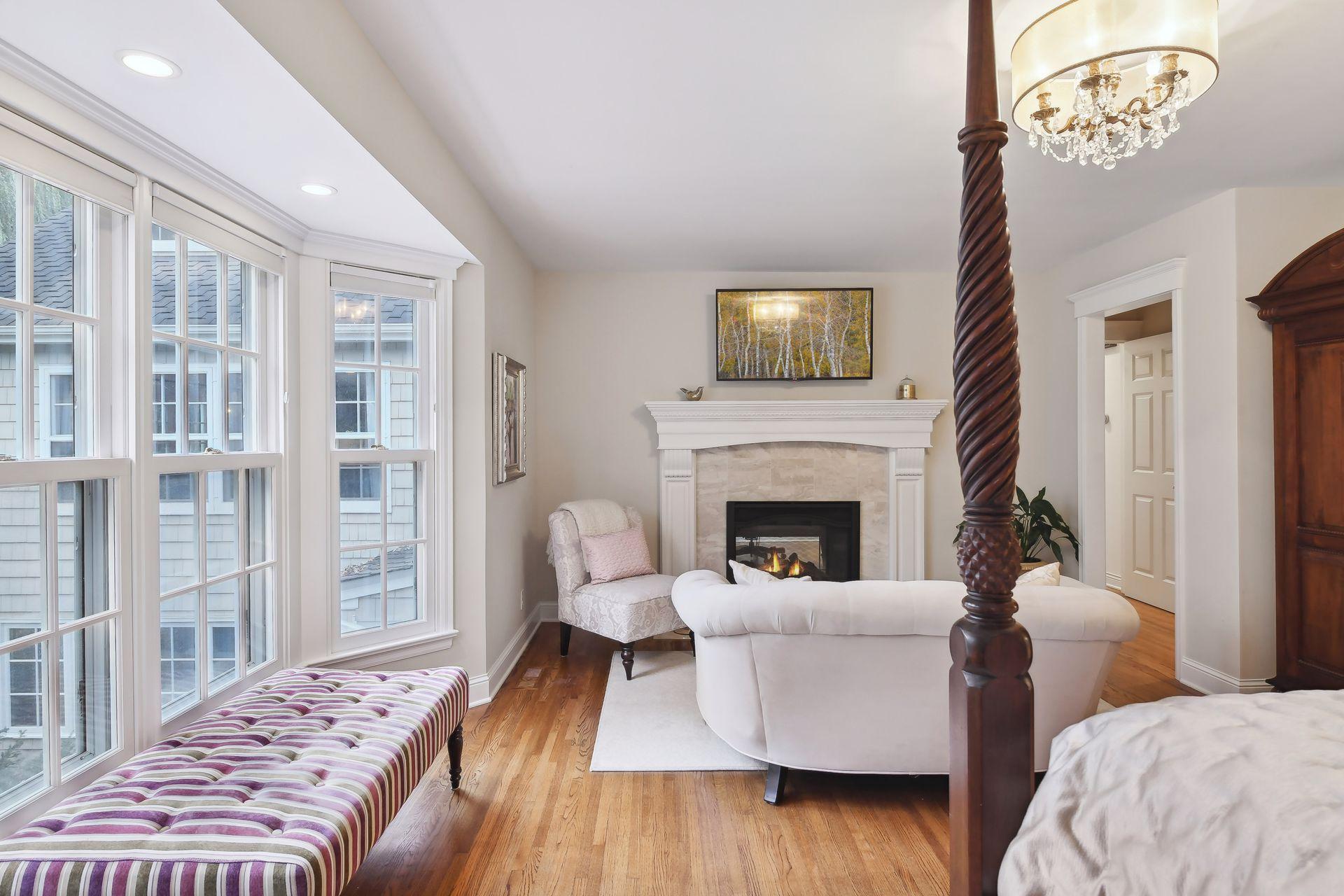 4921 Sunnyslope Road W