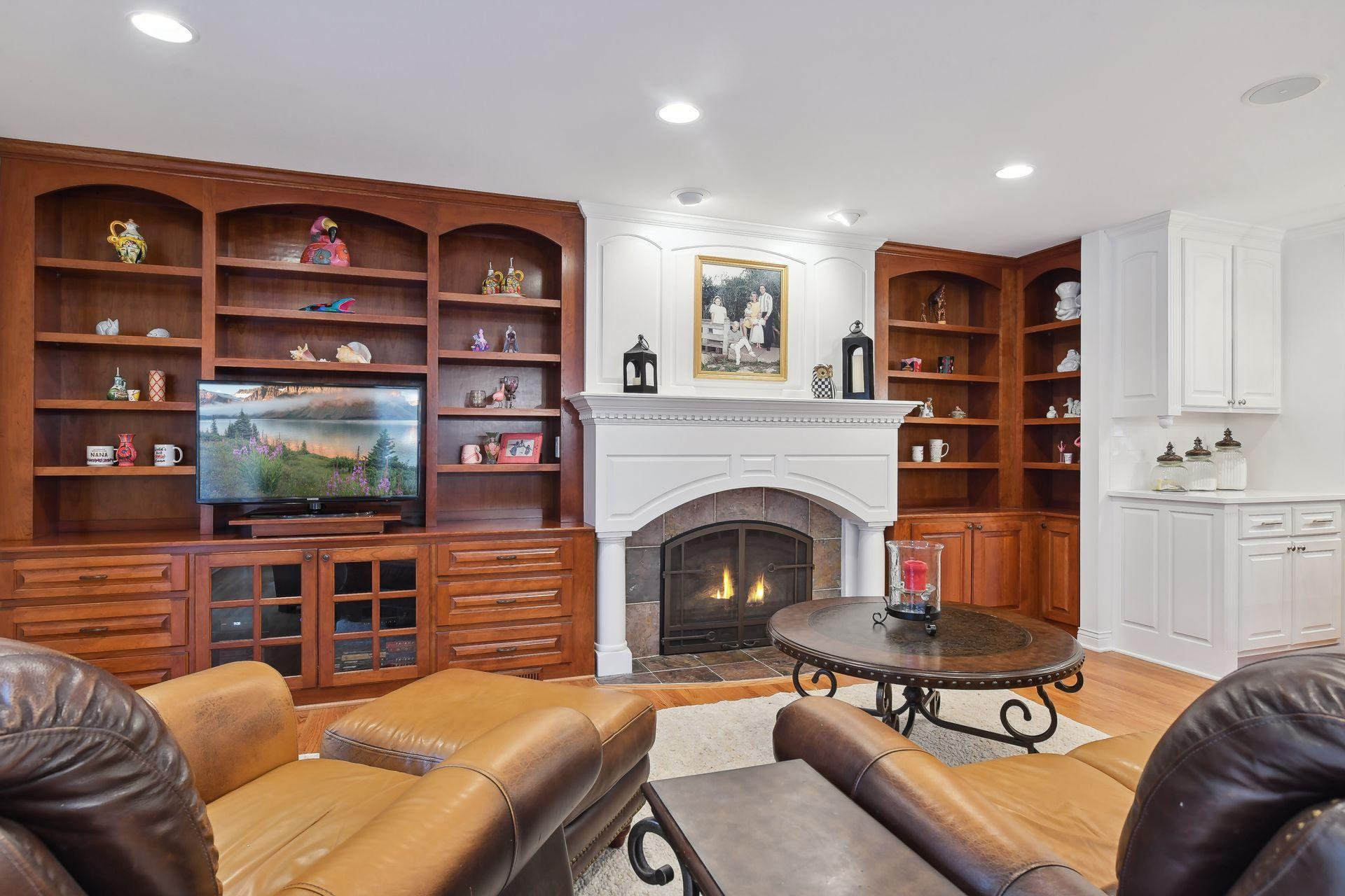 4921 Sunnyslope Road W