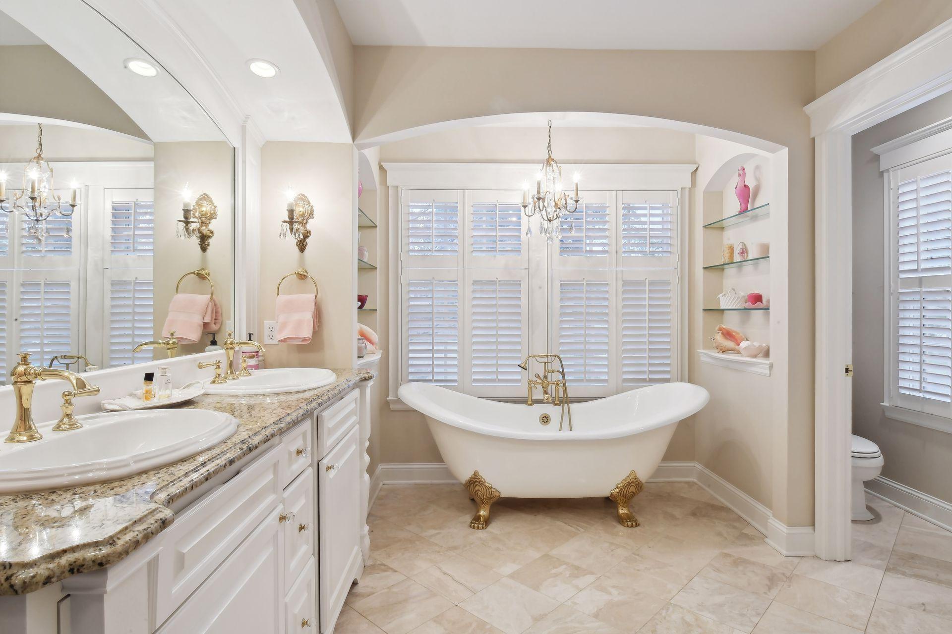 4921 Sunnyslope Road W