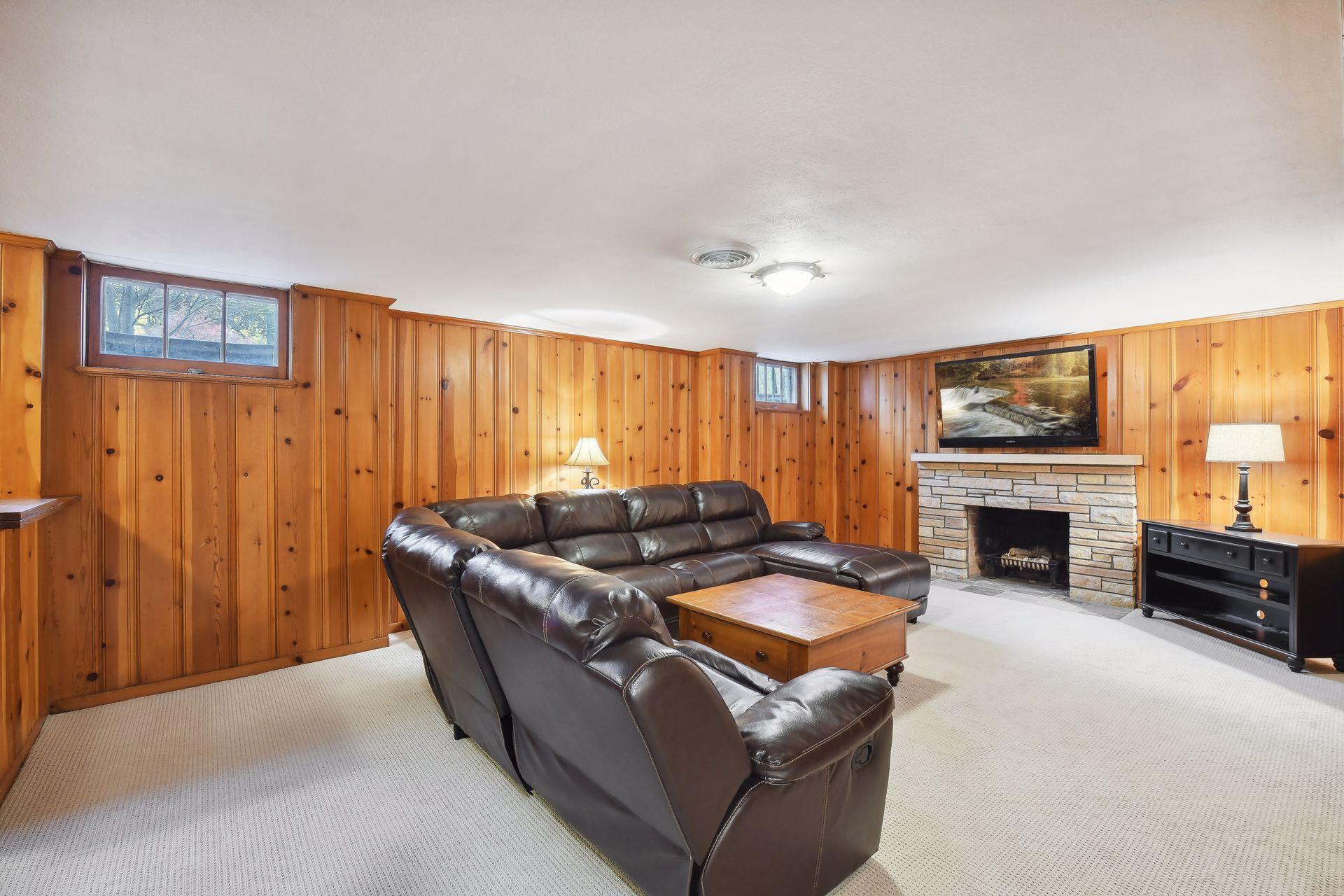 4921 Sunnyslope Road W