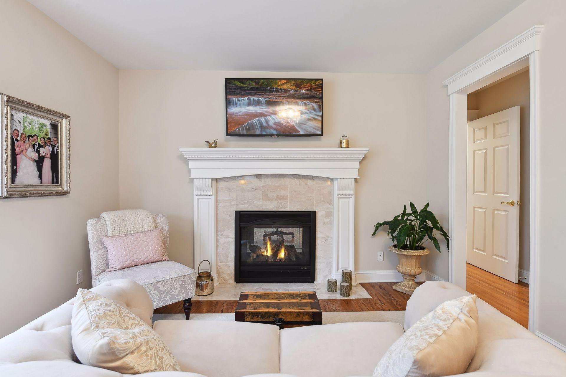 4921 Sunnyslope Road W