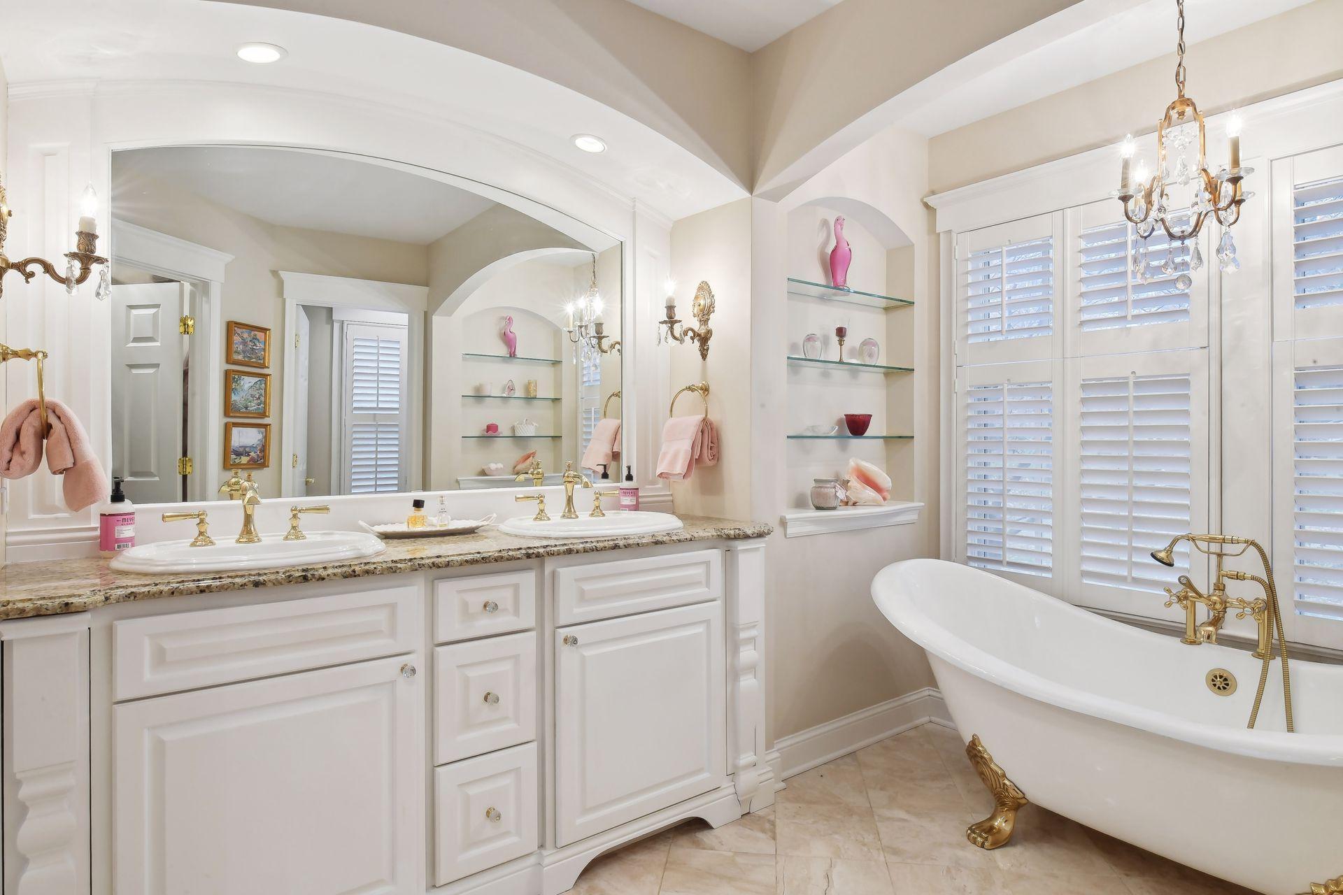 4921 Sunnyslope Road W