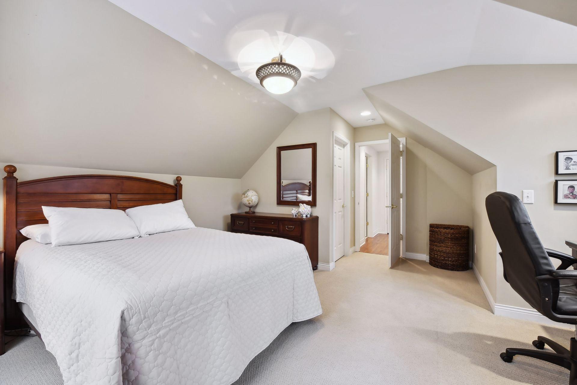 4921 Sunnyslope Road W