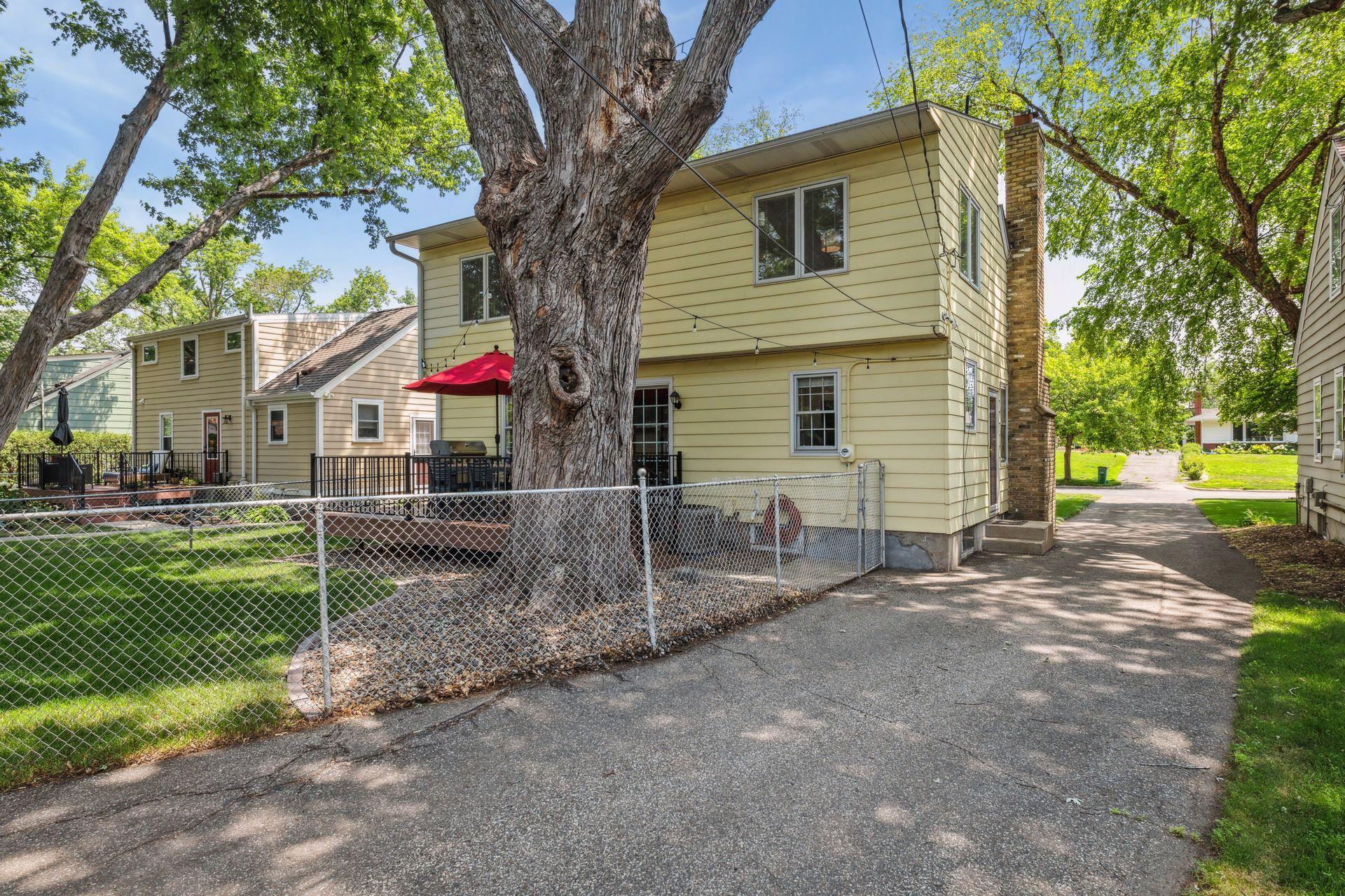 3604 Glenhurst Avenue