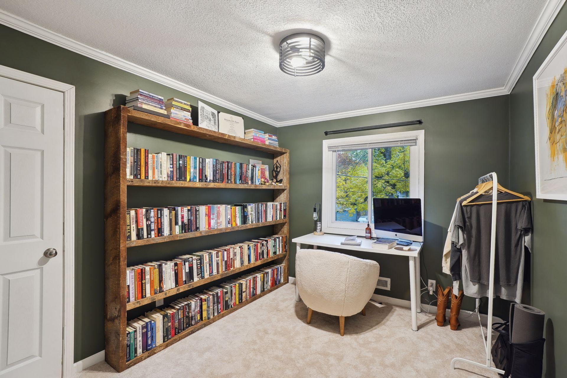 4261 France Avenue N