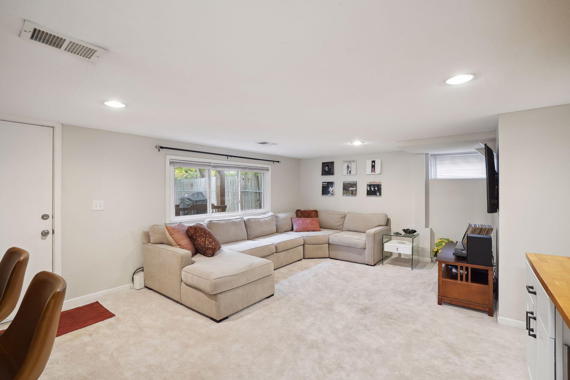 4261 France Avenue N