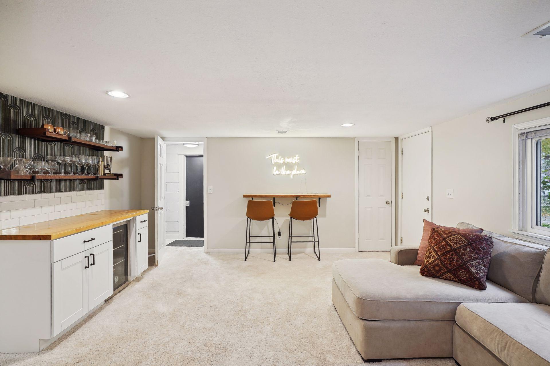 4261 France Avenue N