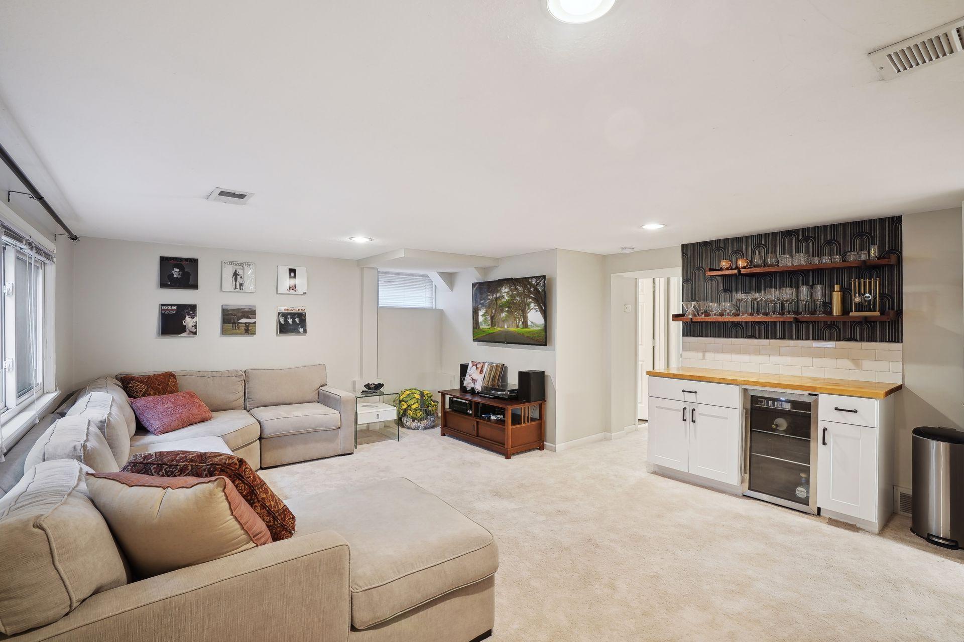 4261 France Avenue N