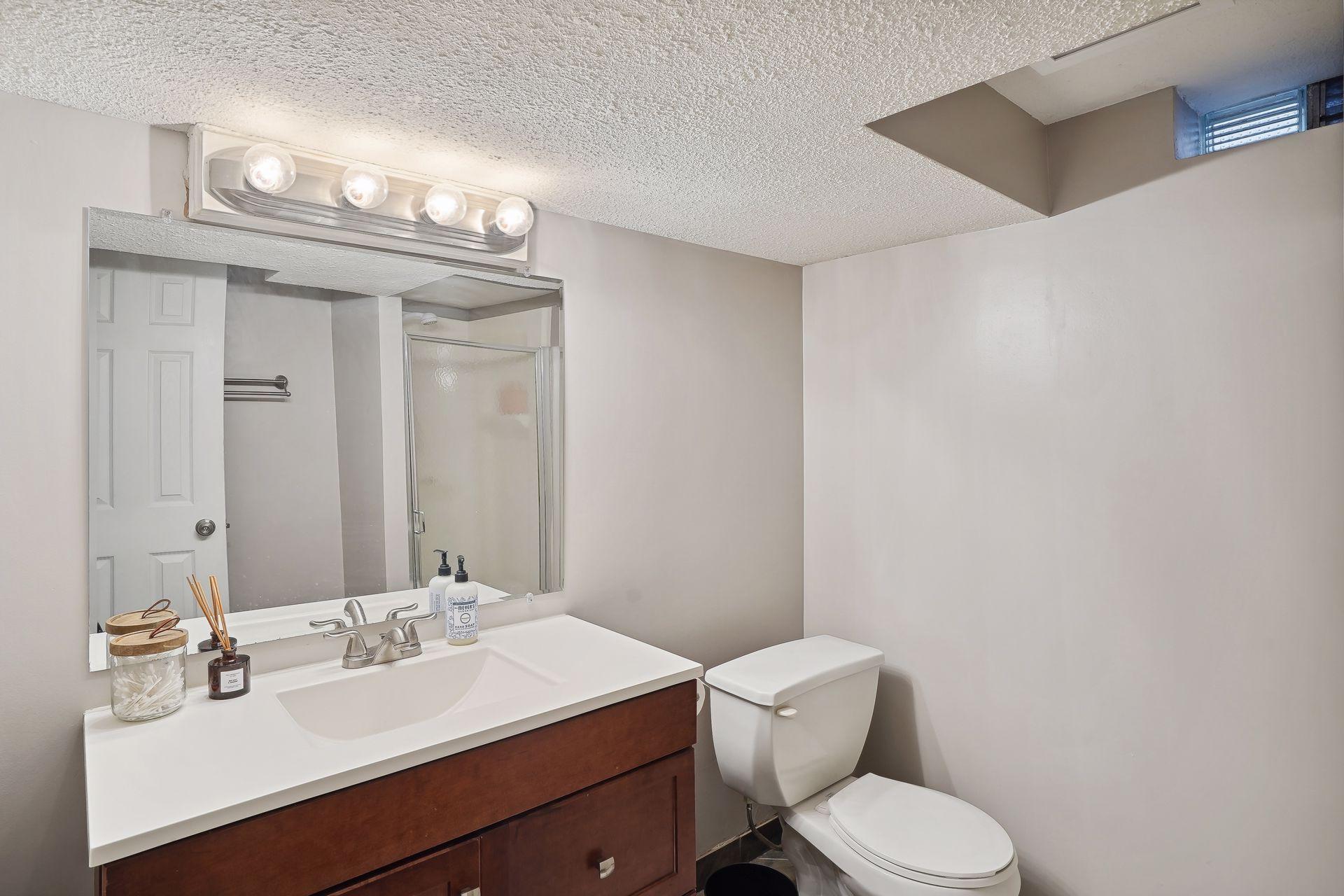 4261 France Avenue N