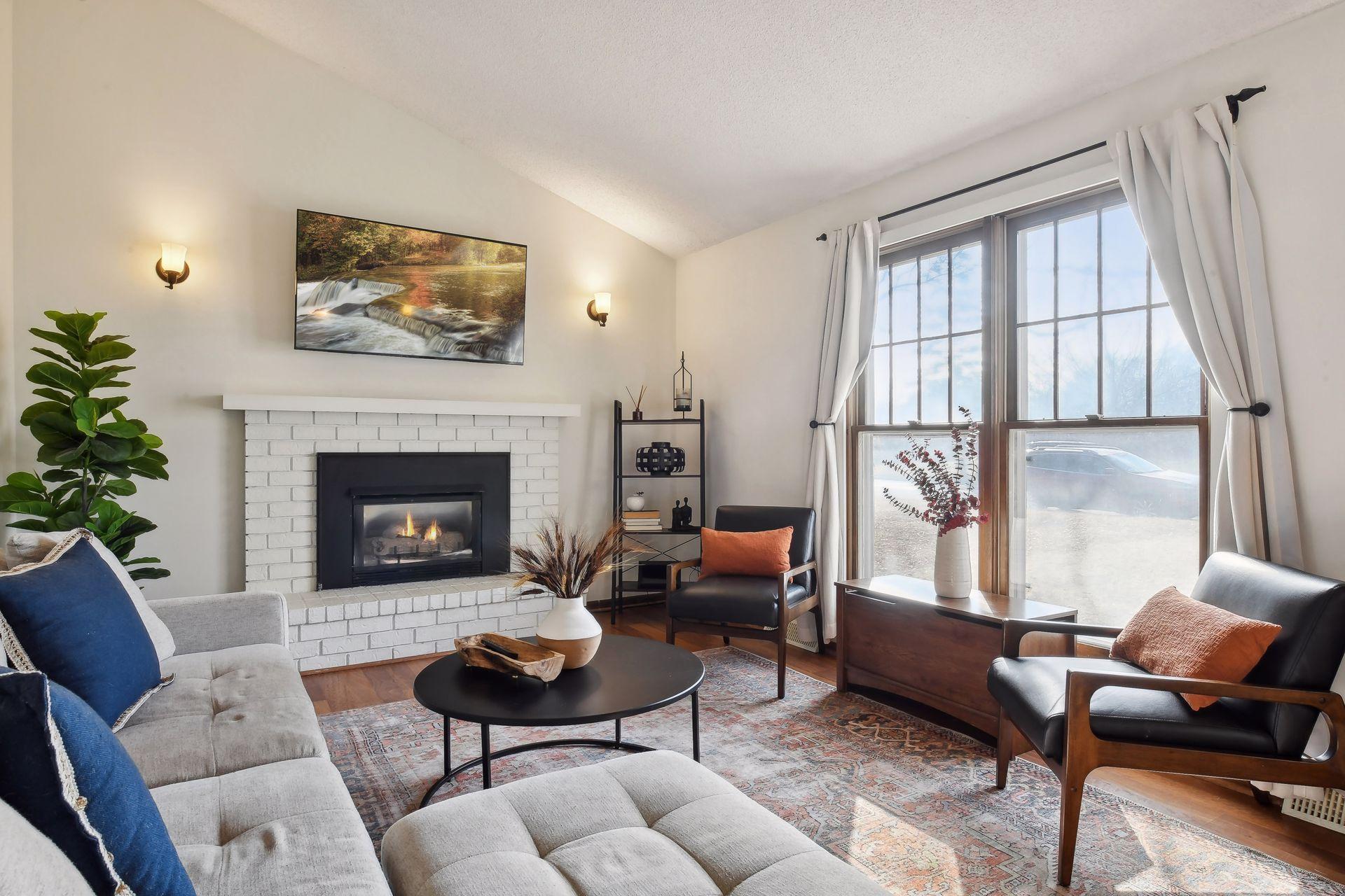 3325 Hillsboro Avenue S