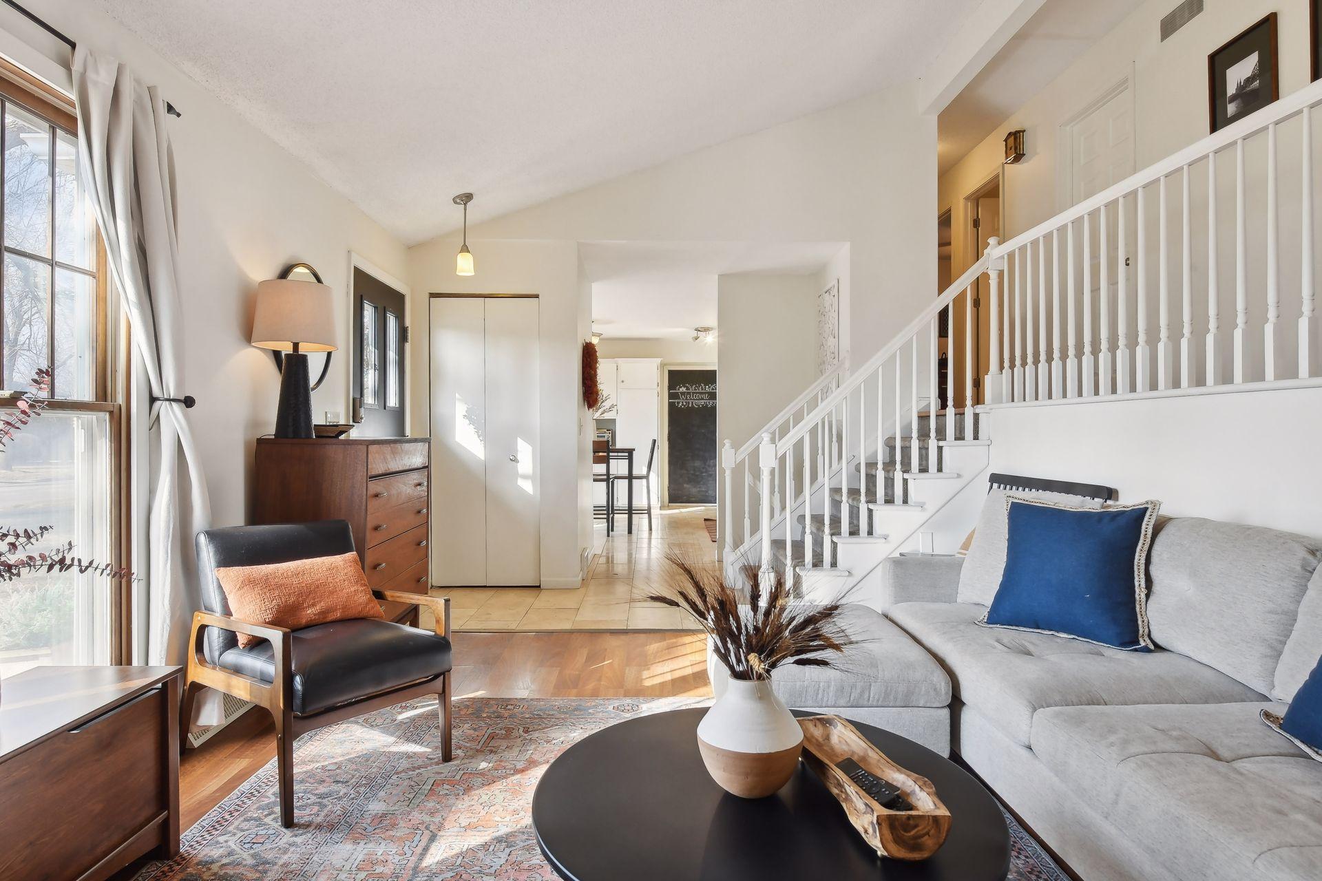 3325 Hillsboro Avenue S