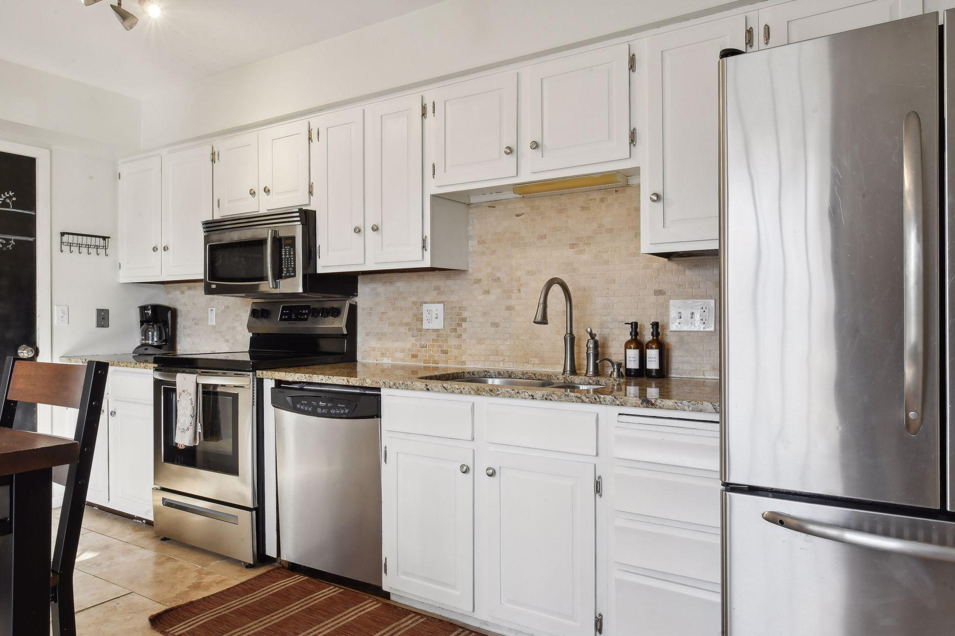 3325 Hillsboro Avenue S