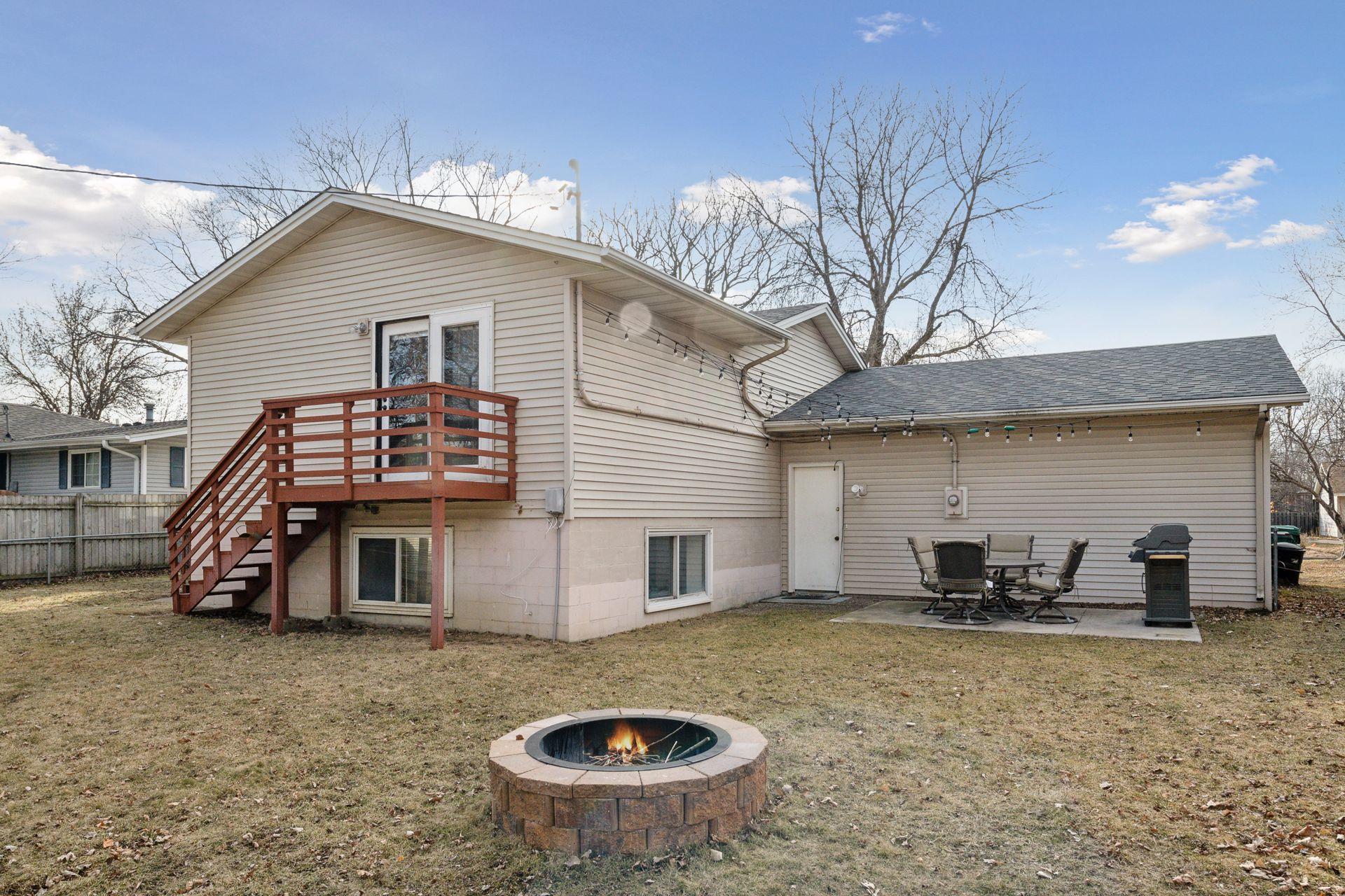 3325 Hillsboro Avenue S