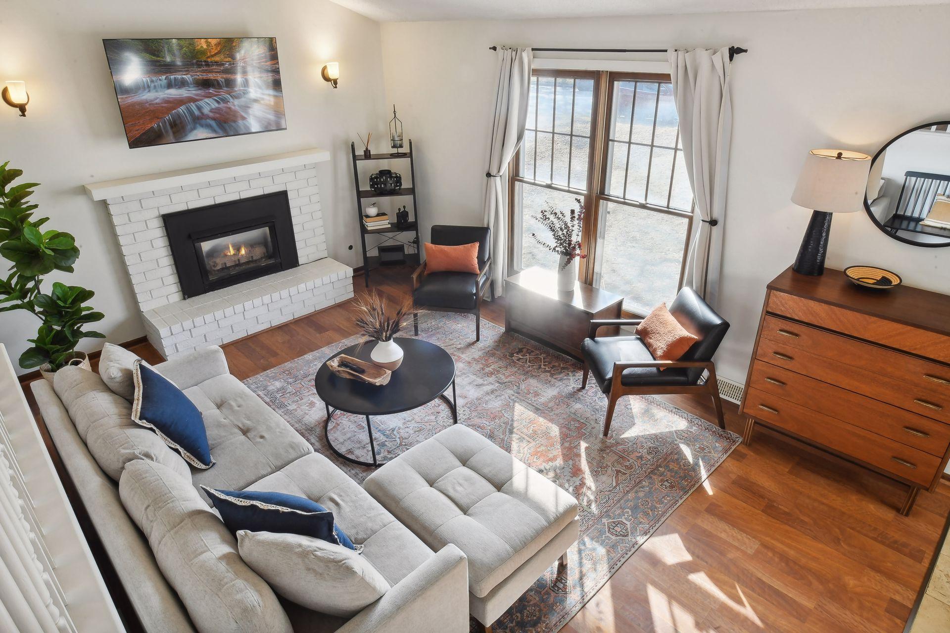 3325 Hillsboro Avenue S