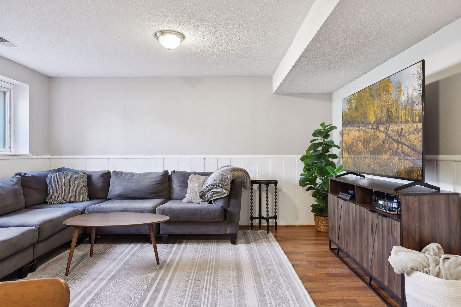 3325 Hillsboro Avenue S