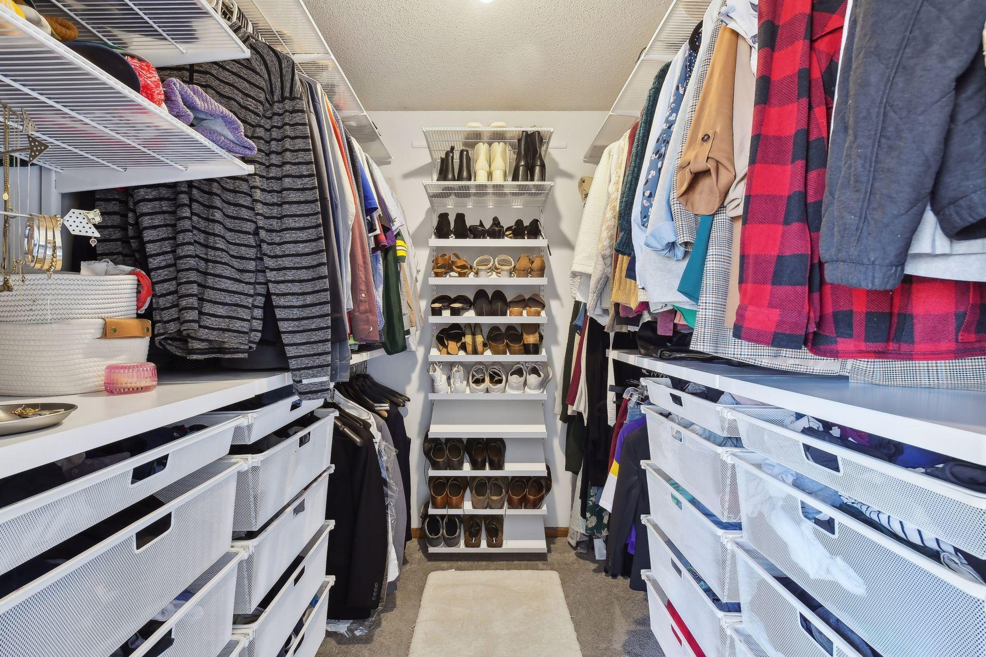 3325 Hillsboro Avenue S