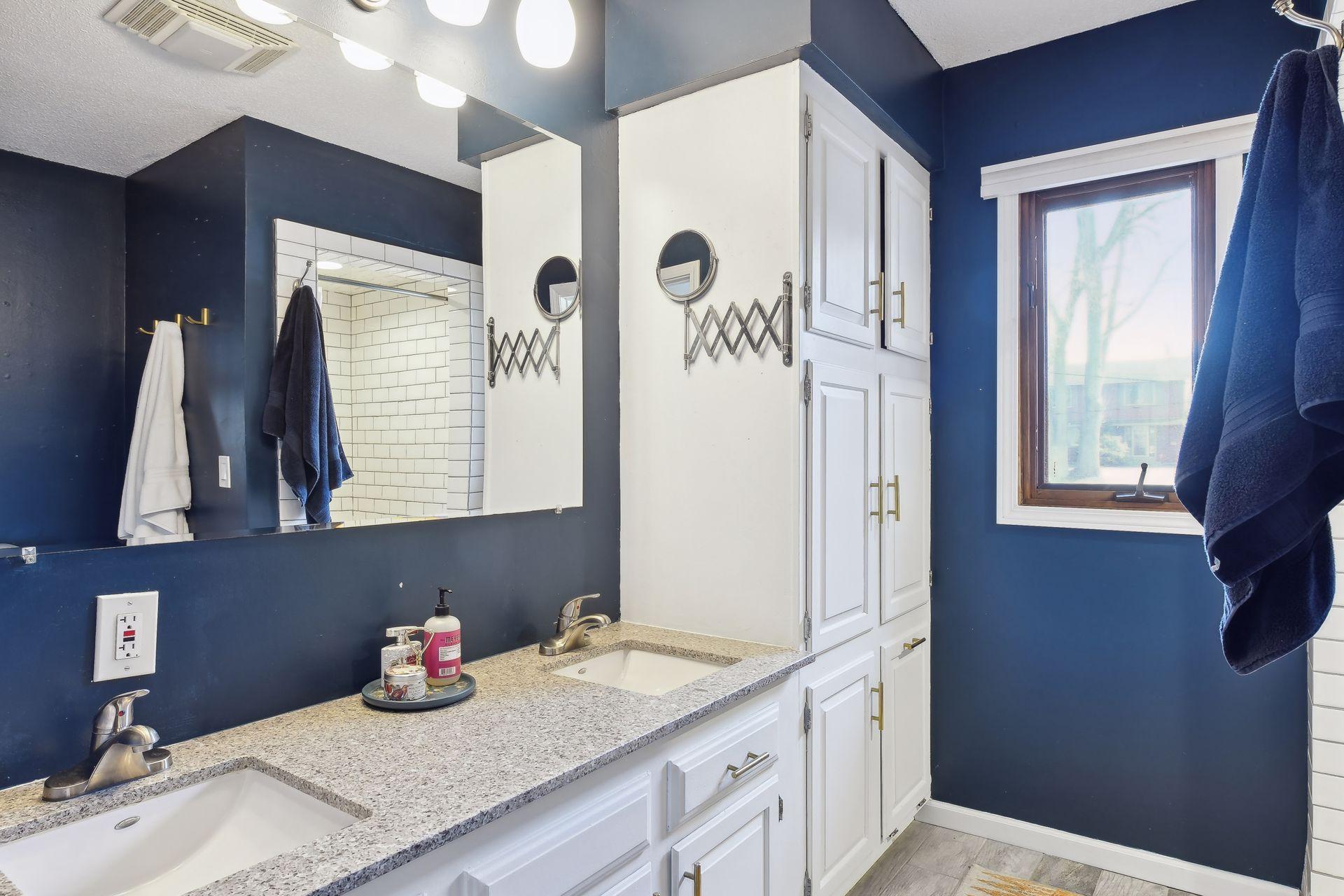 3325 Hillsboro Avenue S