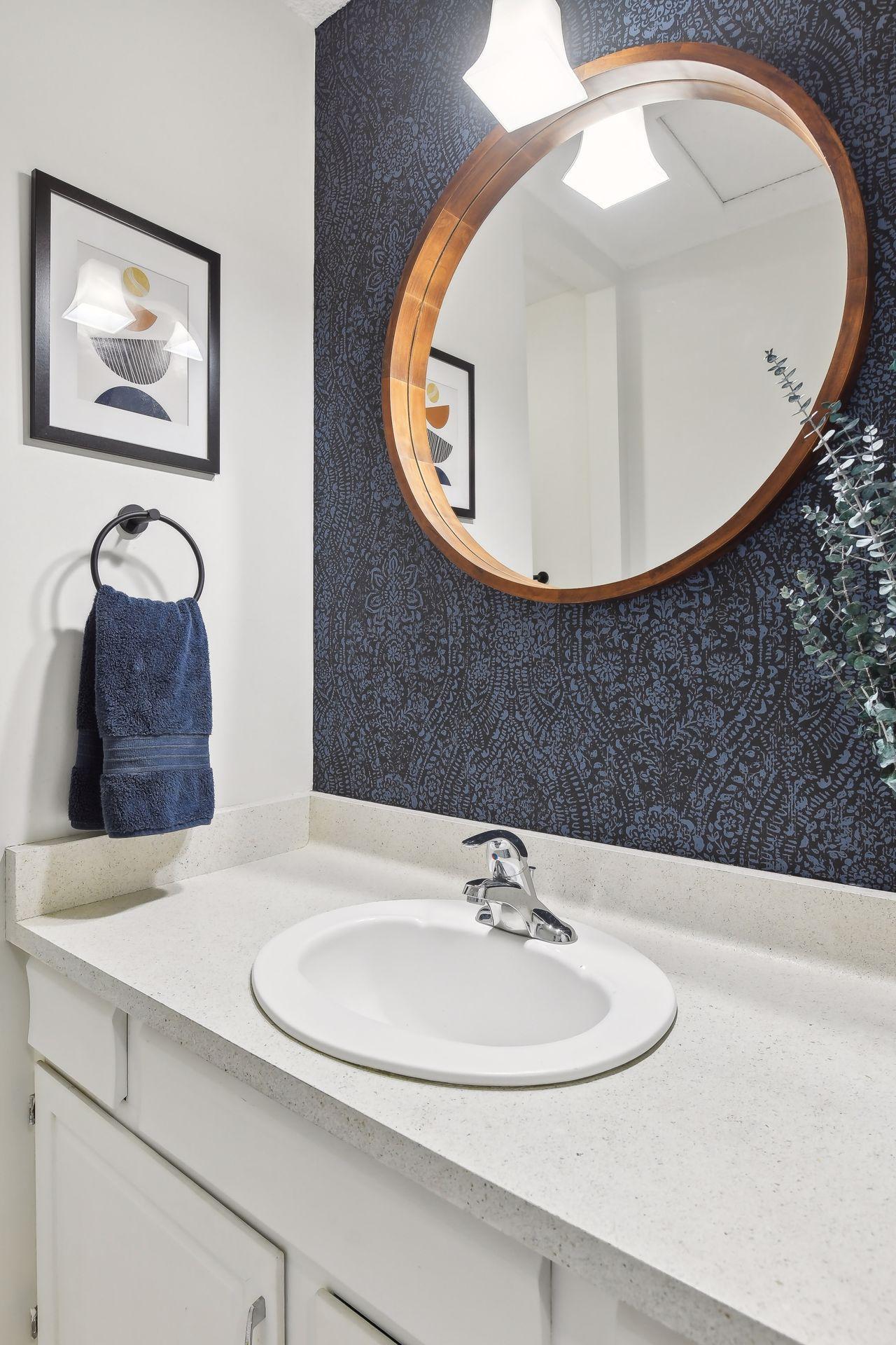 3325 Hillsboro Avenue S