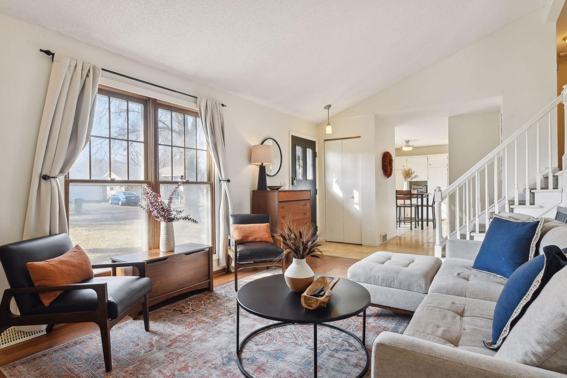 3325 Hillsboro Avenue S