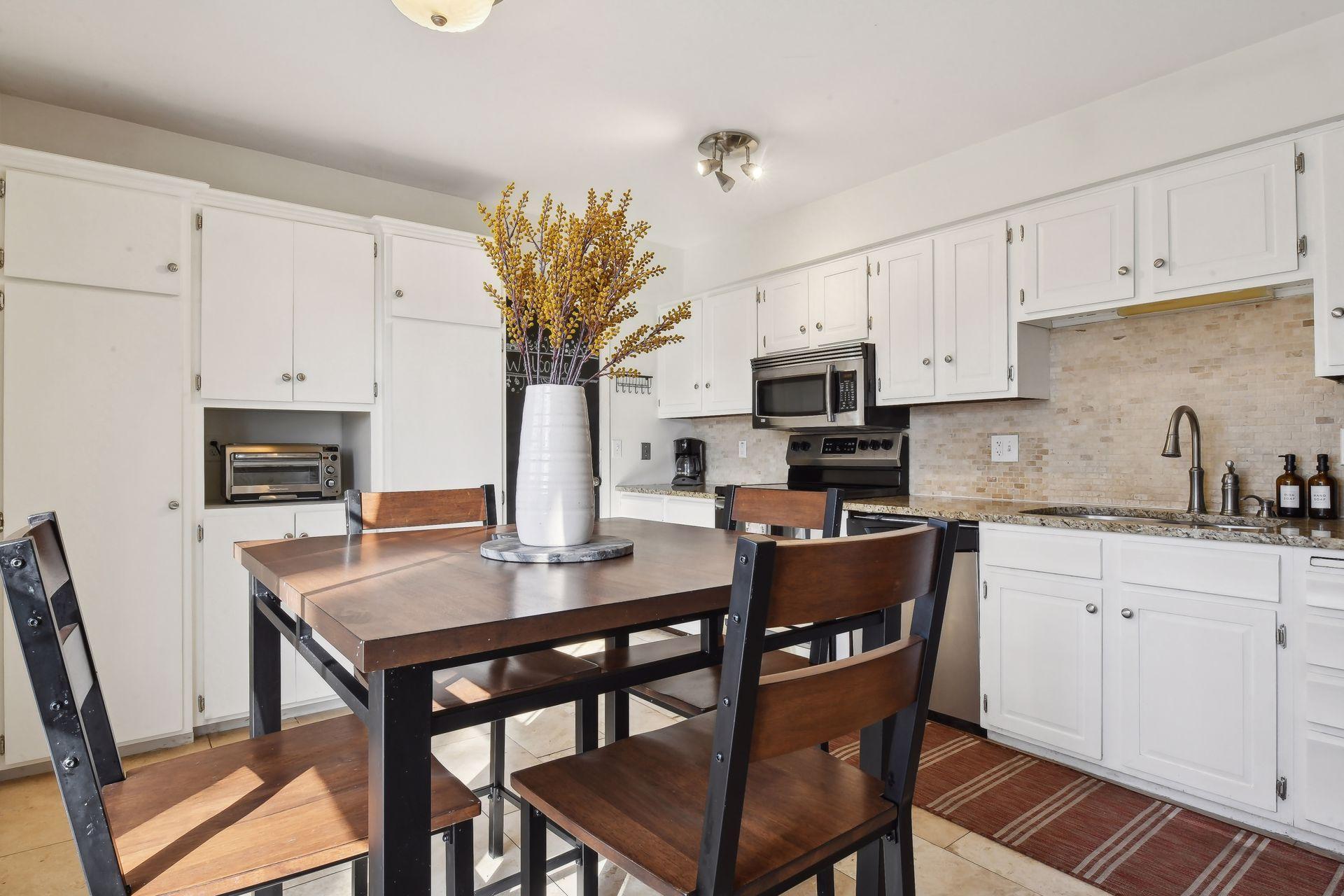 3325 Hillsboro Avenue S