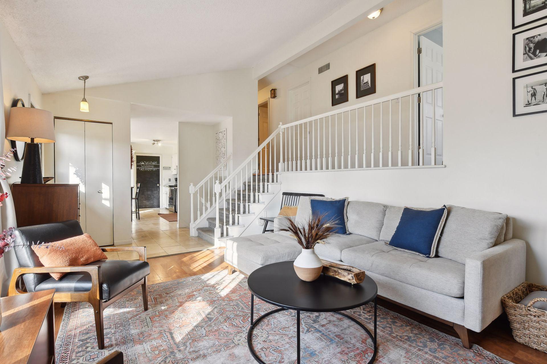 3325 Hillsboro Avenue S