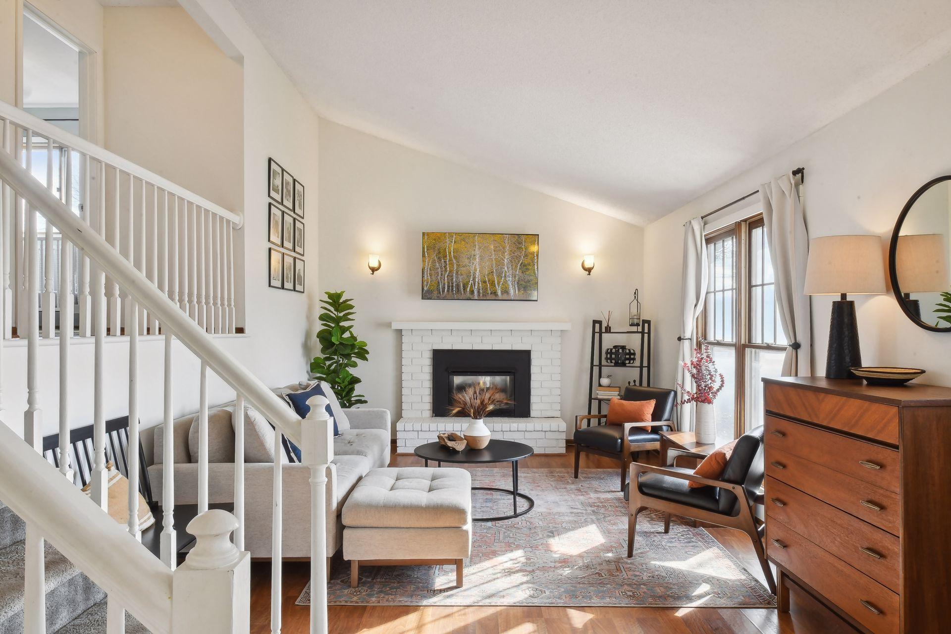 3325 Hillsboro Avenue S