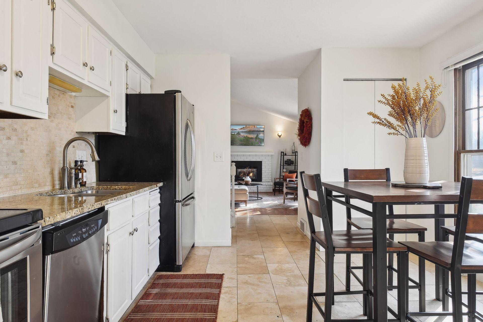 3325 Hillsboro Avenue S