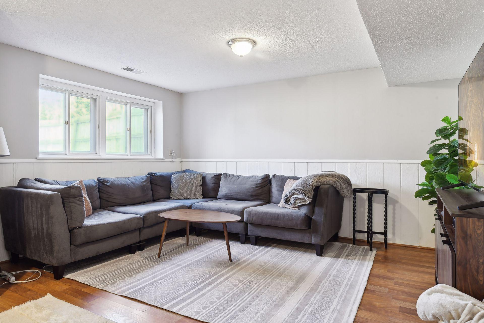 3325 Hillsboro Avenue S